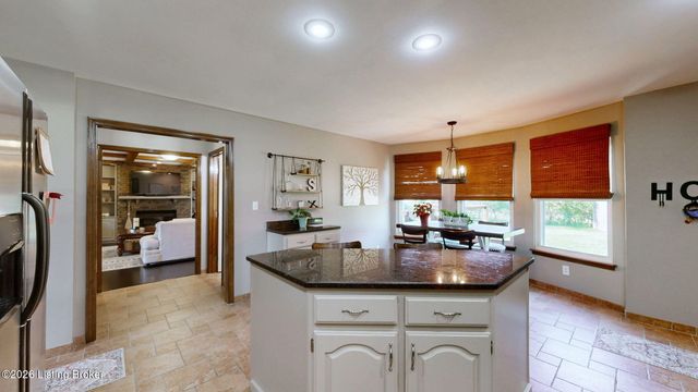 1039 Cobblestone Cir, Pioneer Village, KY 40165