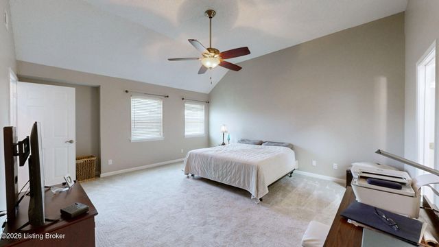 1039 Cobblestone Cir, Pioneer Village, KY 40165