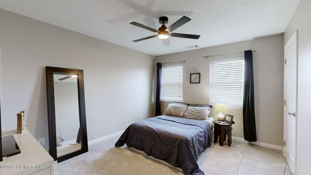 1039 Cobblestone Cir, Pioneer Village, KY 40165