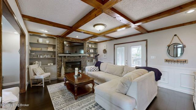 1039 Cobblestone Cir, Pioneer Village, KY 40165