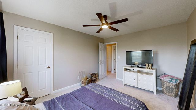 1039 Cobblestone Cir, Pioneer Village, KY 40165