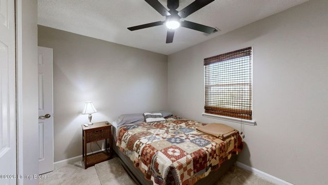 1039 Cobblestone Cir, Pioneer Village, KY 40165