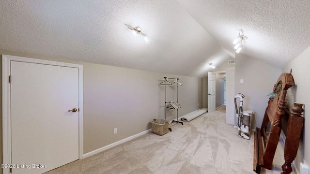 1039 Cobblestone Cir, Pioneer Village, KY 40165