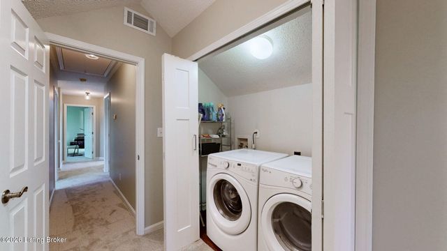 1039 Cobblestone Cir, Pioneer Village, KY 40165