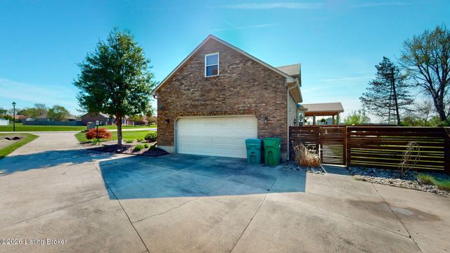 1039 Cobblestone Cir, Pioneer Village, KY 40165