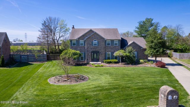 1039 Cobblestone Cir, Pioneer Village, KY 40165