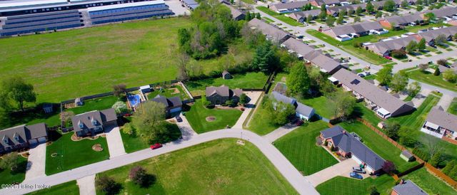 1039 Cobblestone Cir, Pioneer Village, KY 40165