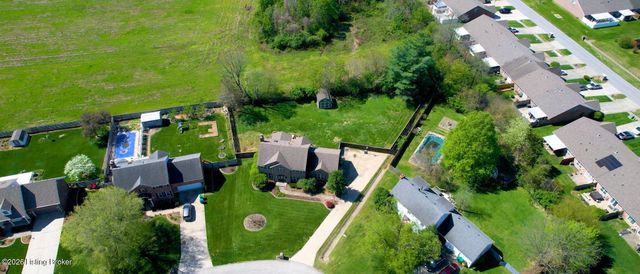 1039 Cobblestone Cir, Pioneer Village, KY 40165