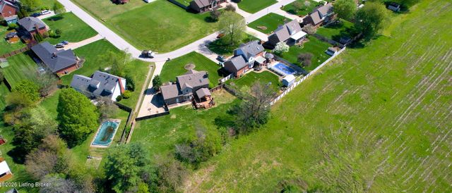 1039 Cobblestone Cir, Pioneer Village, KY 40165