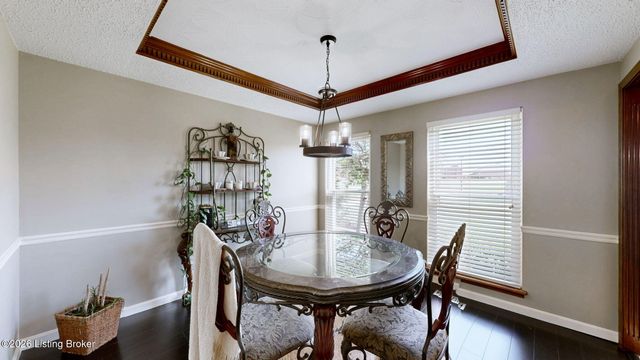 1039 Cobblestone Cir, Pioneer Village, KY 40165