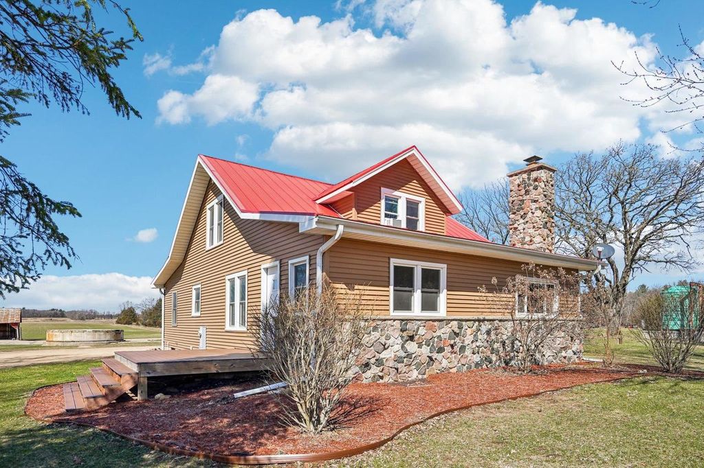N4691 County Road HH, Mauston, WI 53948