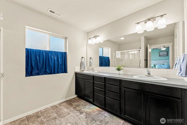 18418 107th Avenue E, Puyallup, WA 98374