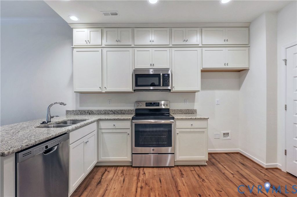 18764 Palisades Cove Trl, Moseley, VA 23120