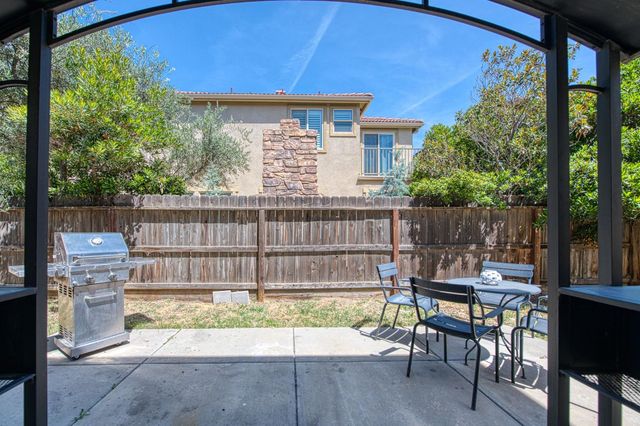3043 Cirque Lane, Clovis, CA 93619