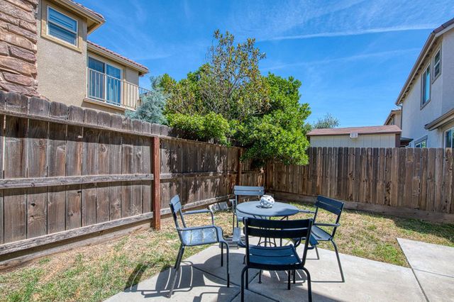 3043 Cirque Lane, Clovis, CA 93619
