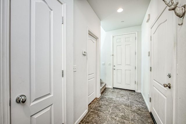 3043 Cirque Lane, Clovis, CA 93619