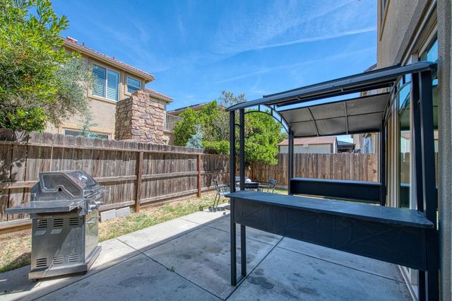 3043 Cirque Lane, Clovis, CA 93619