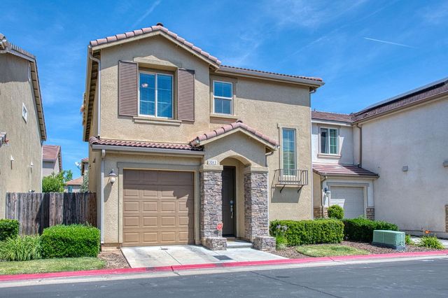 3043 Cirque Lane, Clovis, CA 93619