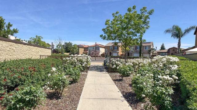 3043 Cirque Lane, Clovis, CA 93619