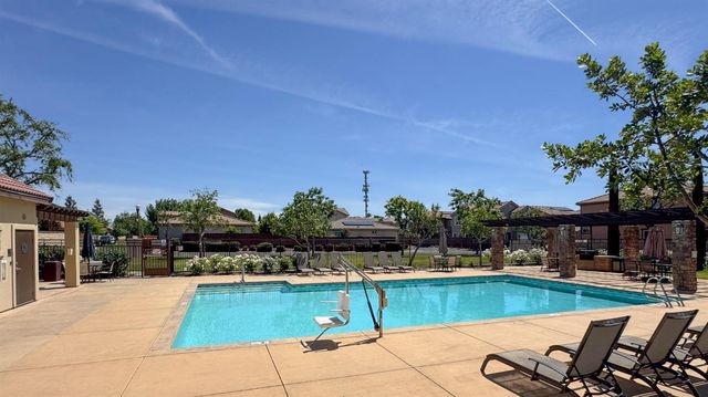 3043 Cirque Lane, Clovis, CA 93619