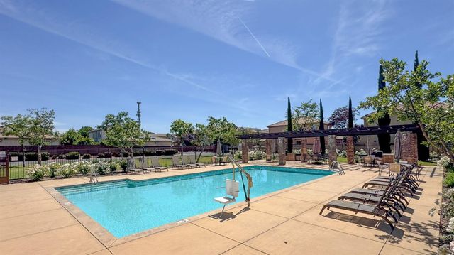 3043 Cirque Lane, Clovis, CA 93619