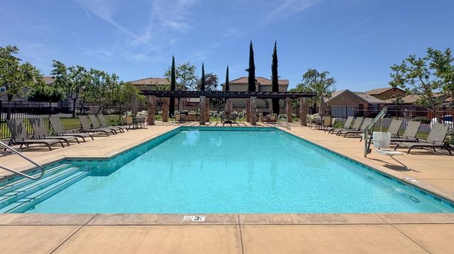 3043 Cirque Lane, Clovis, CA 93619