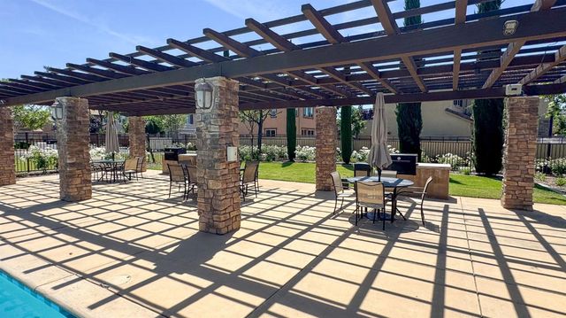 3043 Cirque Lane, Clovis, CA 93619