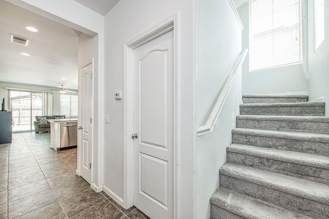 3043 Cirque Lane, Clovis, CA 93619