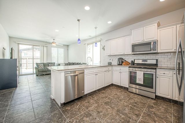 3043 Cirque Lane, Clovis, CA 93619