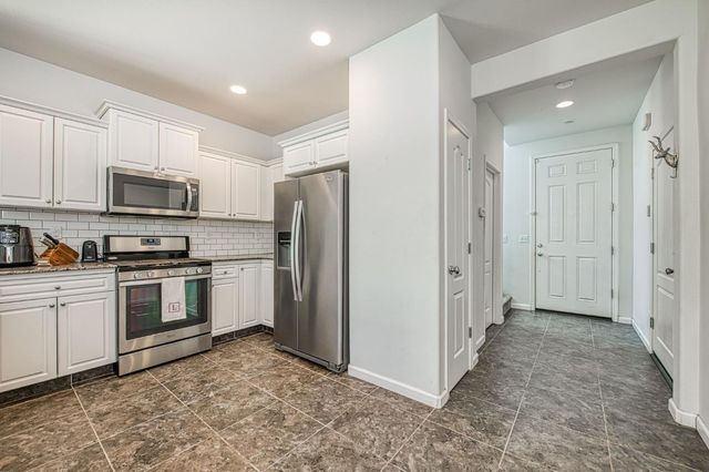 3043 Cirque Lane, Clovis, CA 93619
