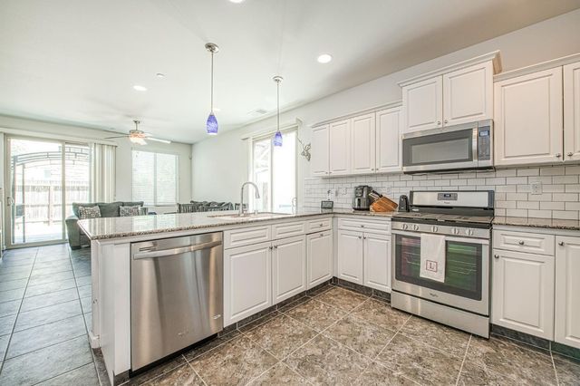 3043 Cirque Lane, Clovis, CA 93619