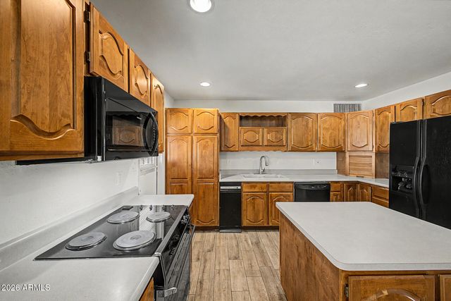 2527 W LARKSPUR Drive, Phoenix, AZ 85029