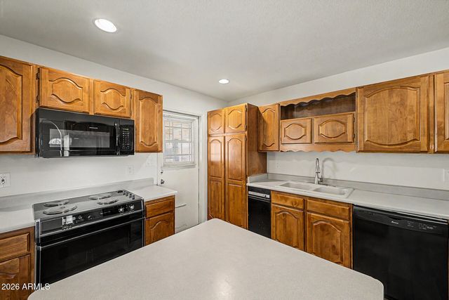 2527 W LARKSPUR Drive, Phoenix, AZ 85029