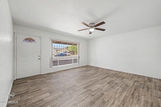 2527 W LARKSPUR Drive, Phoenix, AZ 85029