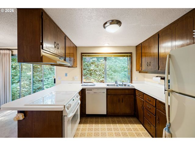 2872 GREENTREE Way, Eugene, OR 97405