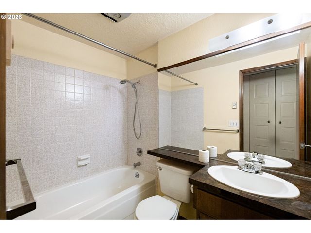 2872 GREENTREE Way, Eugene, OR 97405