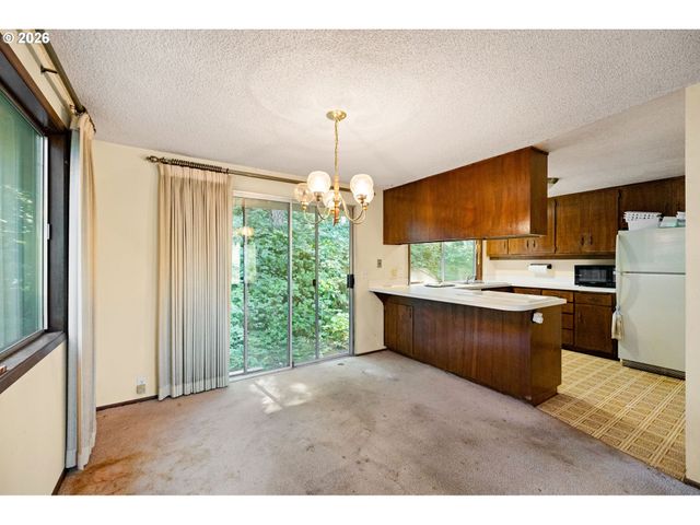 2872 GREENTREE Way, Eugene, OR 97405
