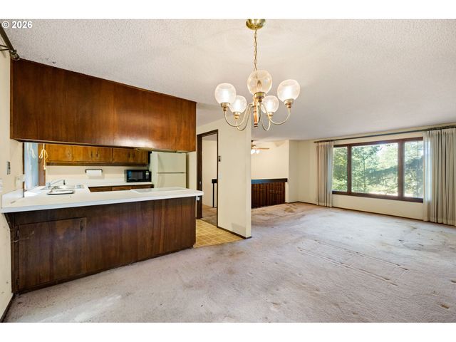 2872 GREENTREE Way, Eugene, OR 97405