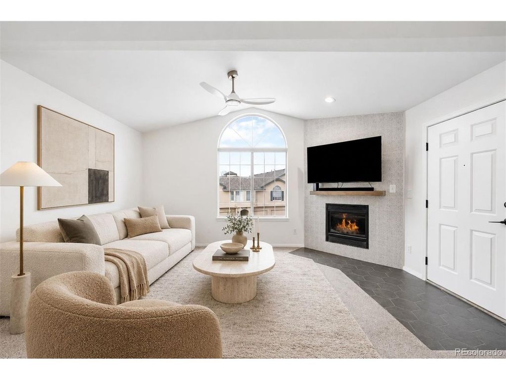 8747 E Dry Creek Rd 1624, Englewood, CO 80112