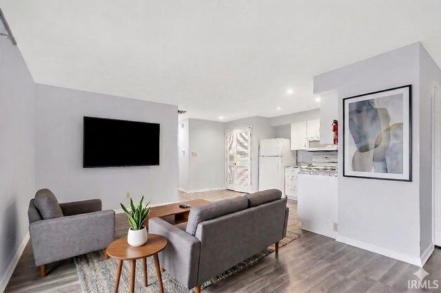 1350 S College Mall Road, Bloomington, IN 47401