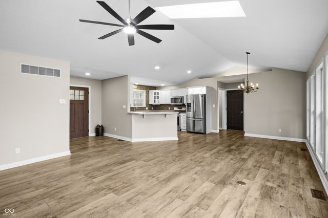 4565 W Carr Hill Road, Columbus, IN 47201