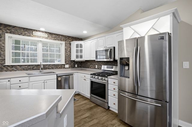 4565 W Carr Hill Road, Columbus, IN 47201