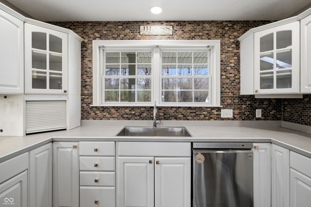 4565 W Carr Hill Road, Columbus, IN 47201