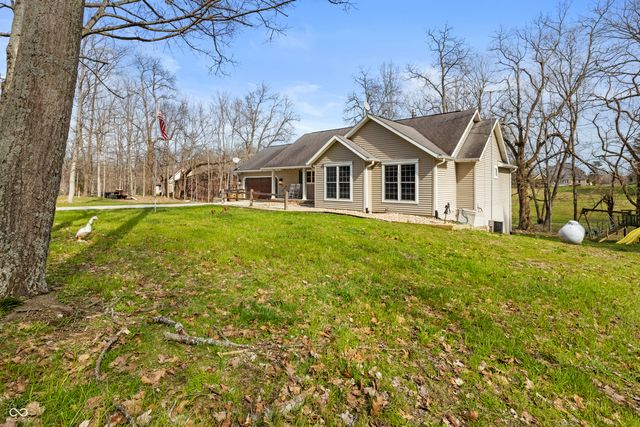 4565 W Carr Hill Road, Columbus, IN 47201