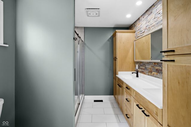 4565 W Carr Hill Road, Columbus, IN 47201