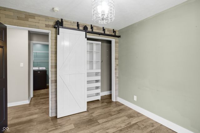 4565 W Carr Hill Road, Columbus, IN 47201