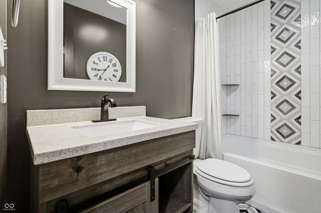 4565 W Carr Hill Road, Columbus, IN 47201