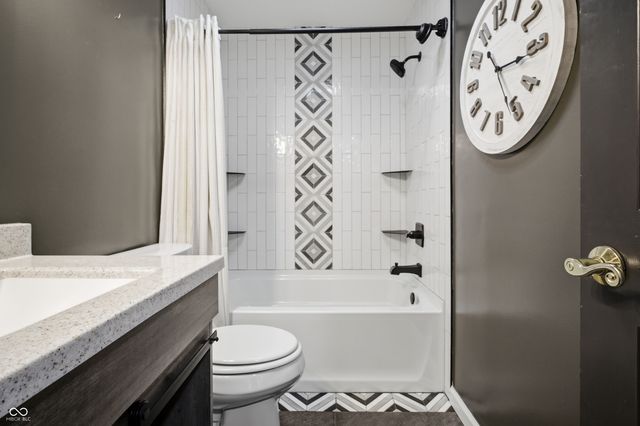 4565 W Carr Hill Road, Columbus, IN 47201