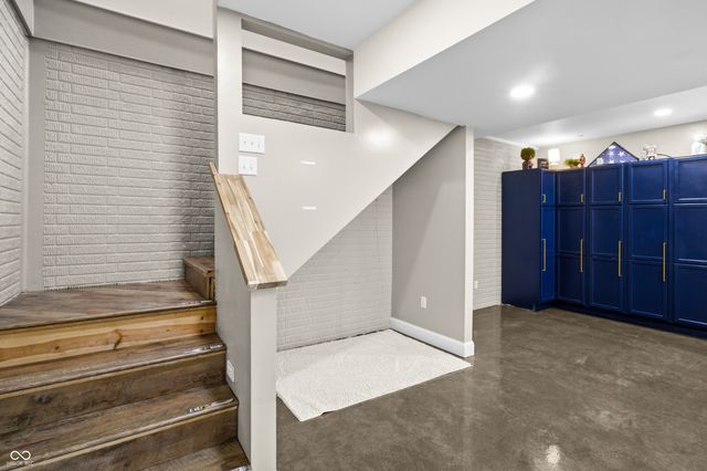 4565 W Carr Hill Road, Columbus, IN 47201