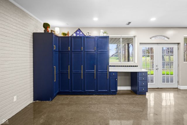 4565 W Carr Hill Road, Columbus, IN 47201